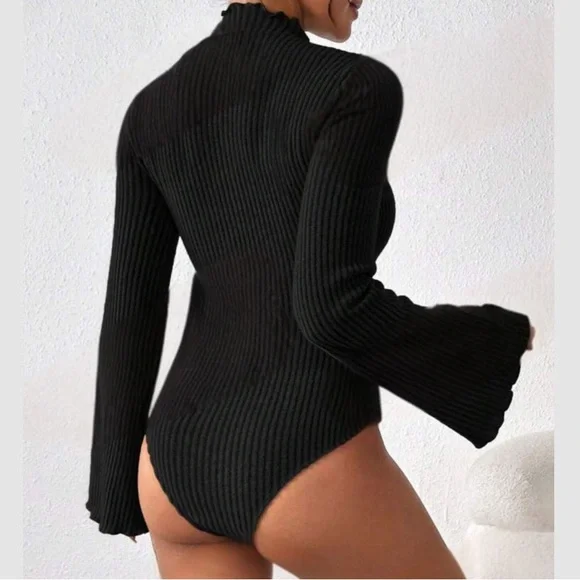 Luxe bell sleeve fitted bodysuit - Picture 5 of 11